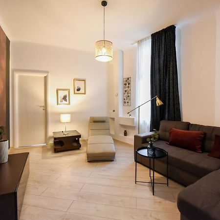 Amazing Location & Elegant Apt - Old Town Apartment Bucharest Exterior photo