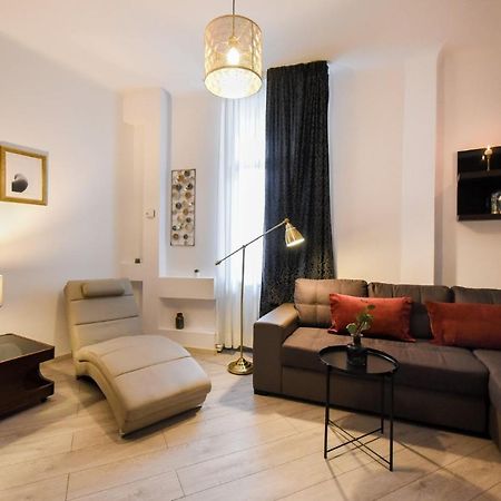 Amazing Location & Elegant Apt - Old Town Apartment Bucharest Exterior photo