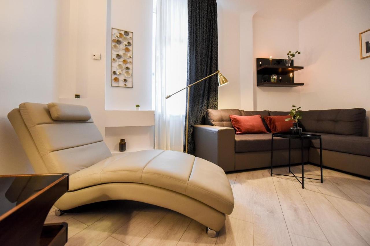 Amazing Location & Elegant Apt - Old Town Apartment Bucharest Exterior photo