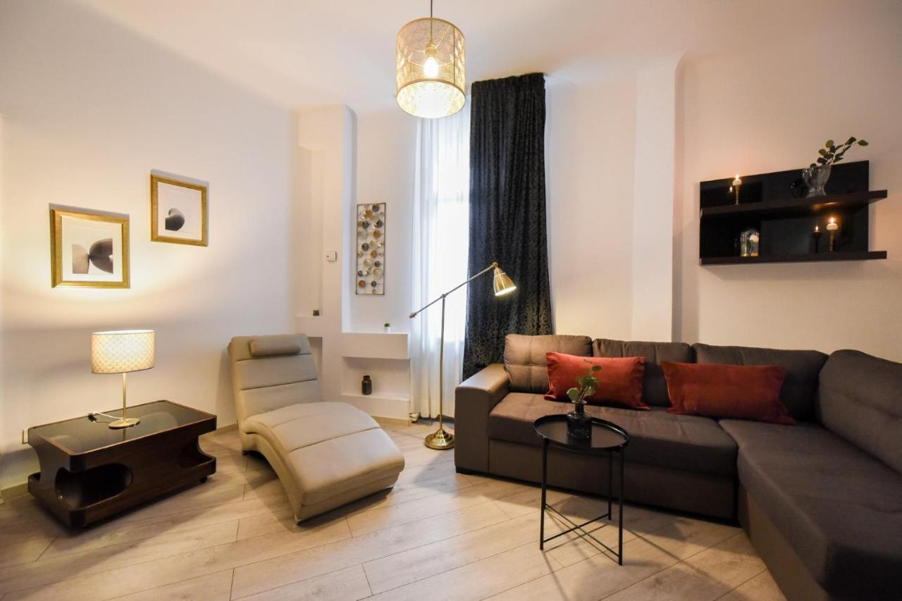 Amazing Location & Elegant Apt - Old Town Apartment Bucharest Exterior photo