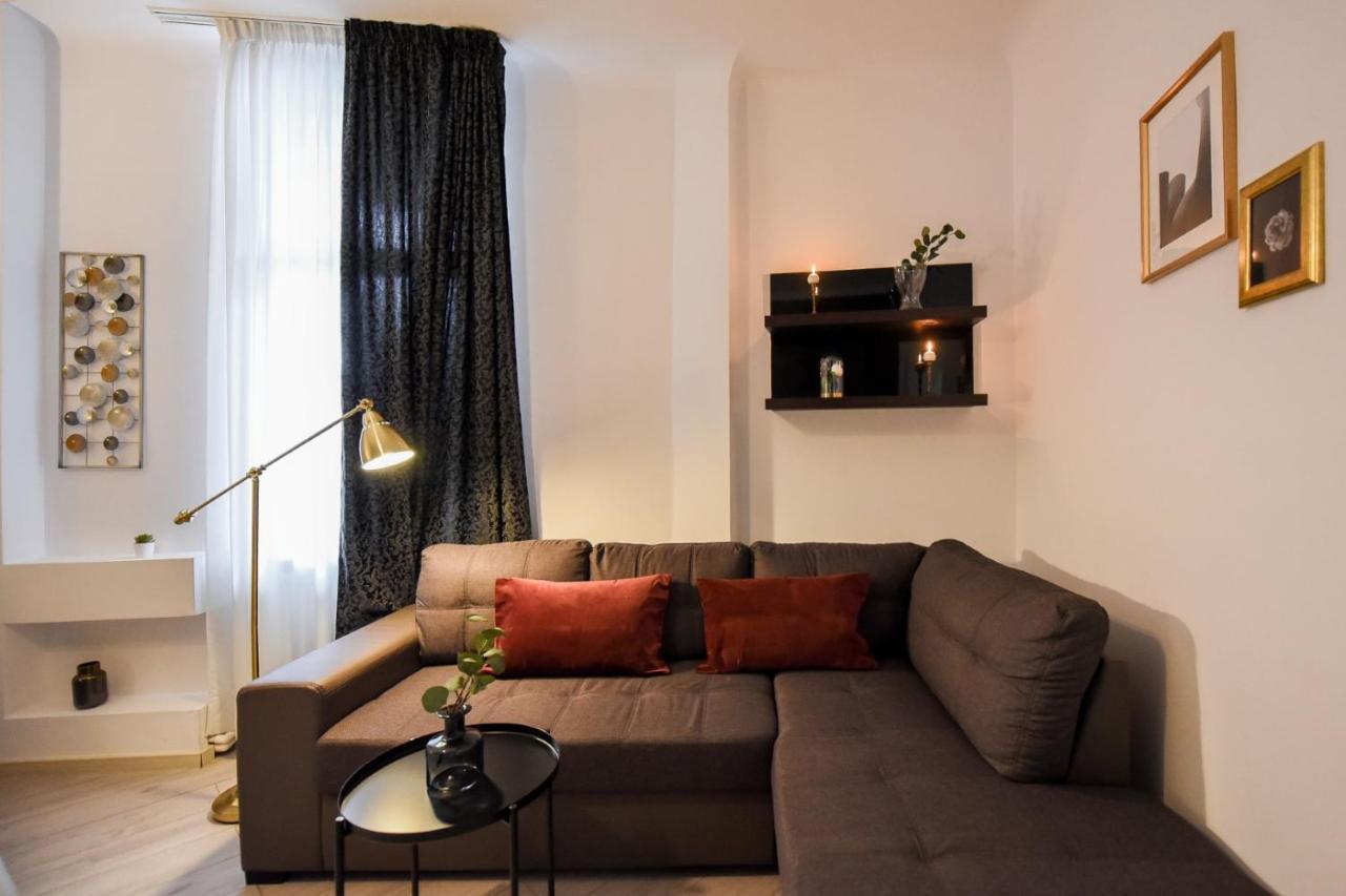 Amazing Location & Elegant Apt - Old Town Apartment Bucharest Exterior photo